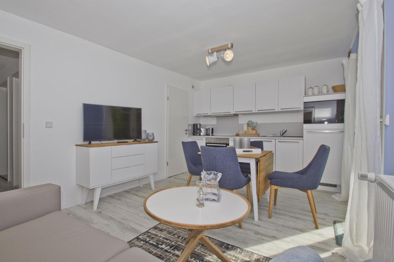 Ferienresidenz Zwei Bodden FeWo der Kleene 1 2 Balkon, etwas Meerblick Lietzow Exterior foto