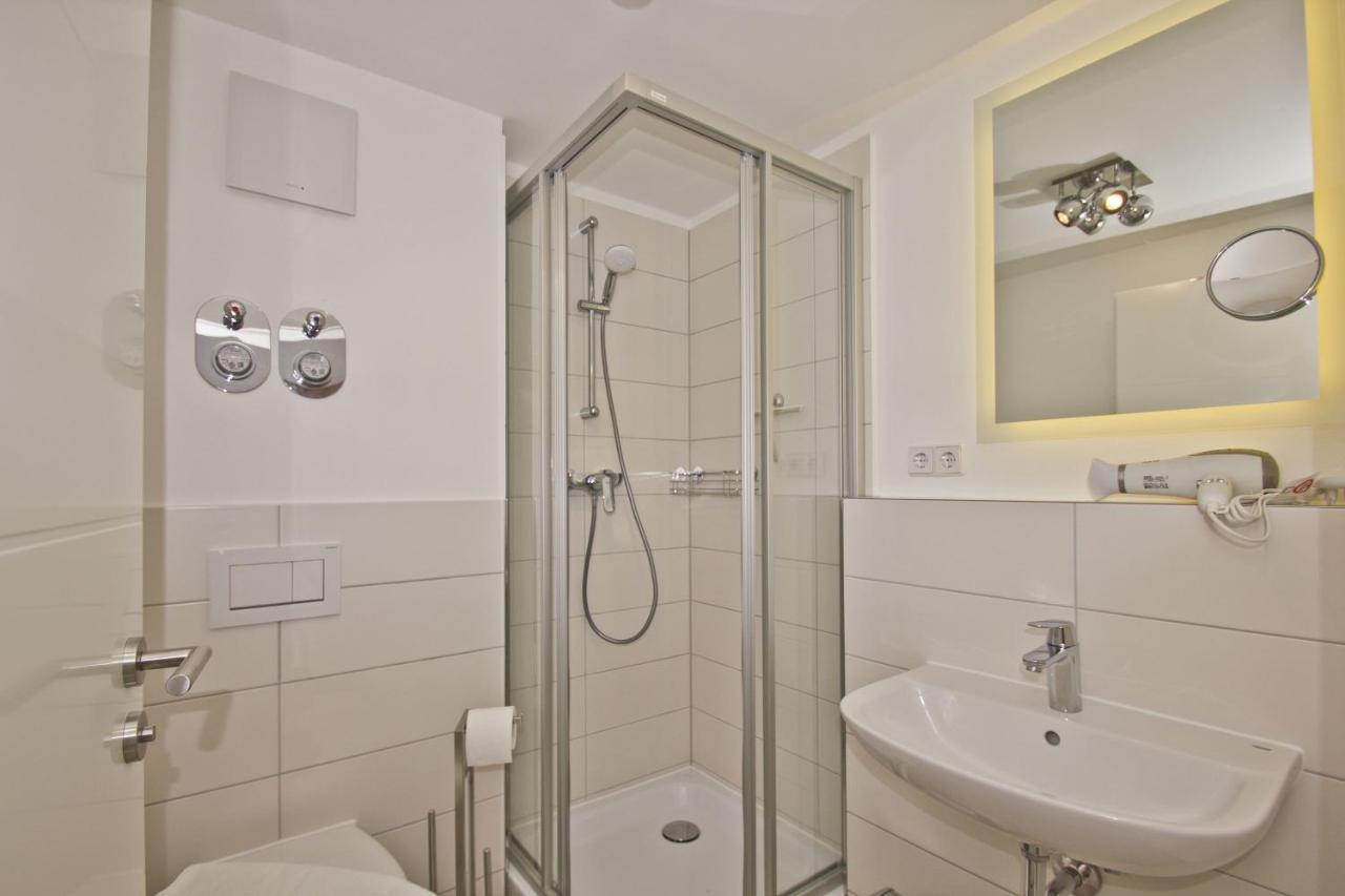 Ferienresidenz Zwei Bodden FeWo der Kleene 1 2 Balkon, etwas Meerblick Lietzow Exterior foto