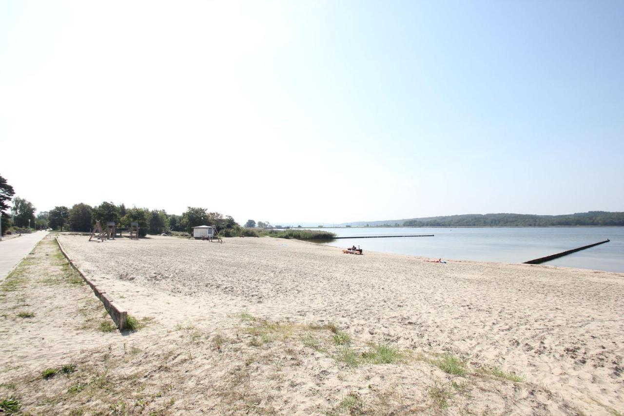 Ferienresidenz Zwei Bodden FeWo der Kleene 1 2 Balkon, etwas Meerblick Lietzow Exterior foto
