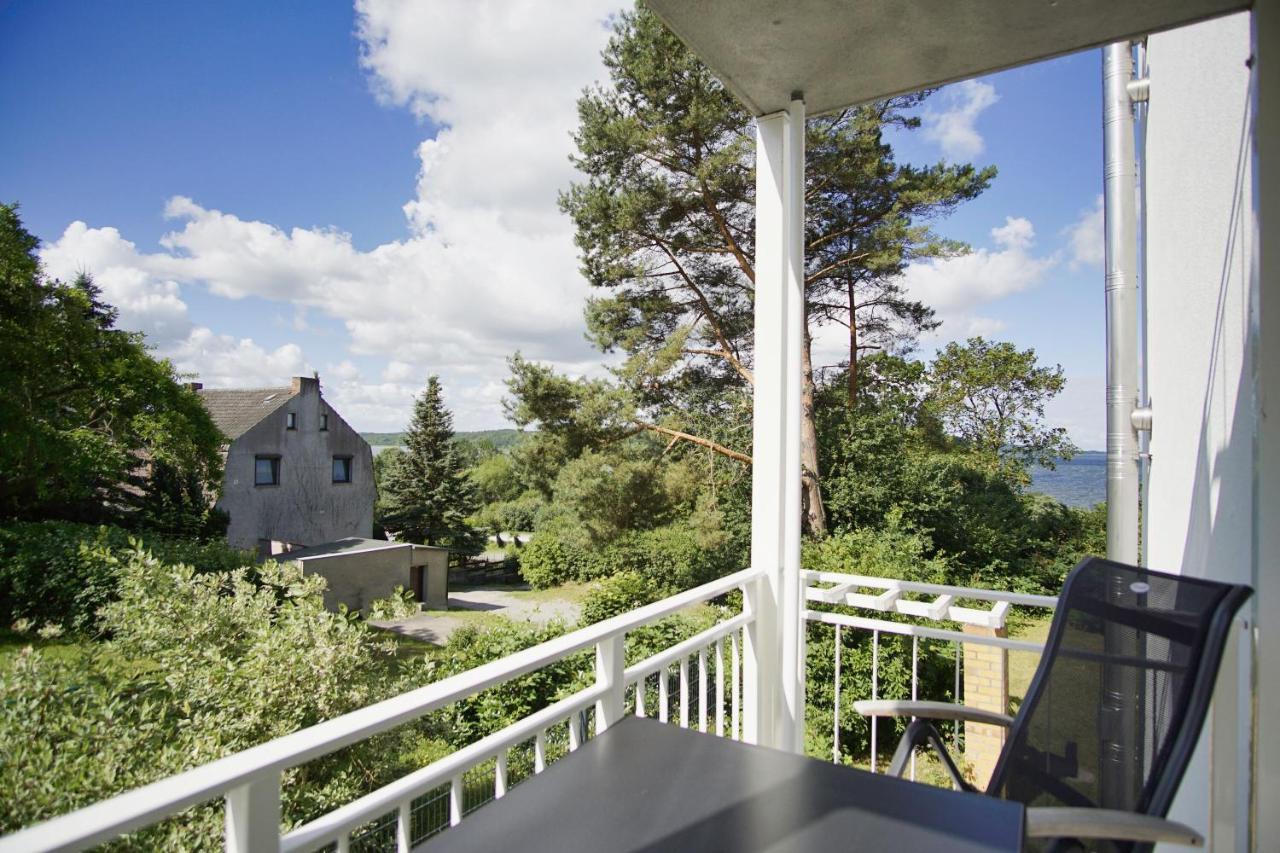 Ferienresidenz Zwei Bodden FeWo der Kleene 1 2 Balkon, etwas Meerblick Lietzow Exterior foto
