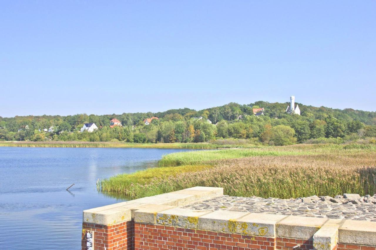 Ferienresidenz Zwei Bodden FeWo der Kleene 1 2 Balkon, etwas Meerblick Lietzow Exterior foto